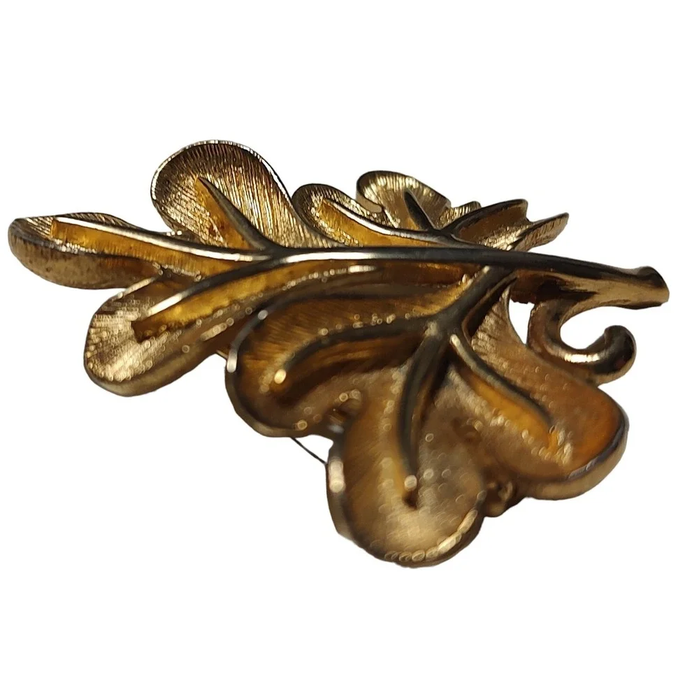 Vintage Leaf Gold Tone Brooch‎ Two Inch Granny Core Unbranded Fall Autumn